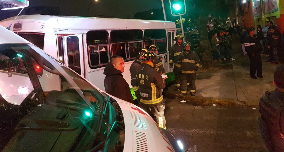 Accidente de transporte público en Iztacalco deja nueve lesionados