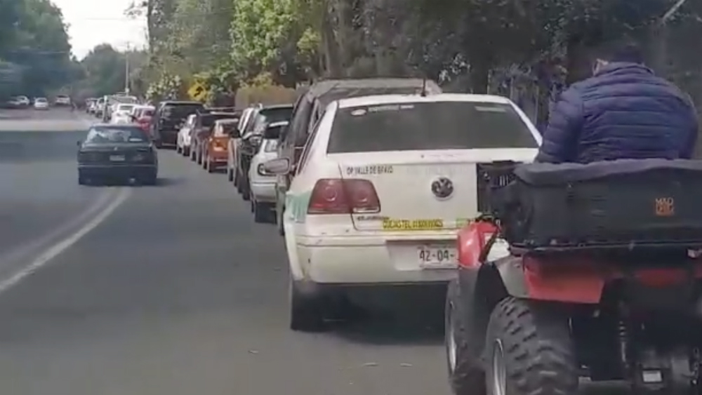 #Video La kilométrica fila para conseguir combustible en Avándaro