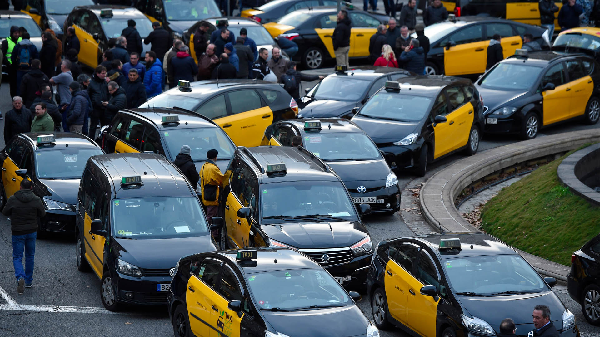 Huelga de taxistas en Barcelona deja siete detenidos