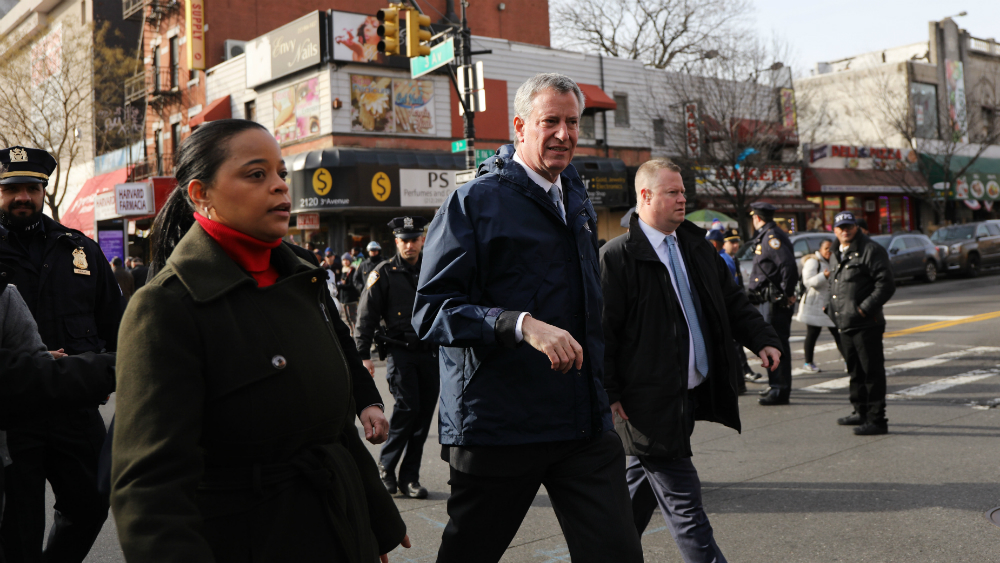 Nueva York subvencionará acceso a salud de los migrantes indocumentados