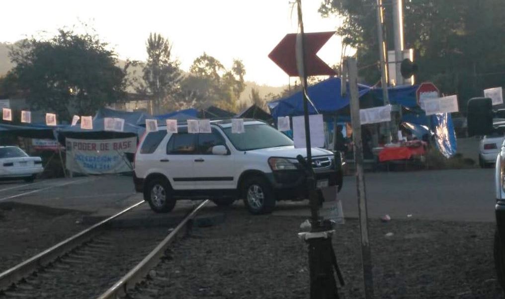 Bloqueos a vías férreas en Michoacán llegan a 10 días - bloqueo-cnte-michoacan