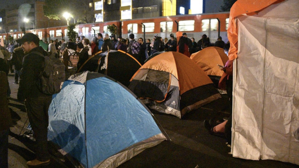 Damnificados por sismos bloquean Calzada de Tlalpan