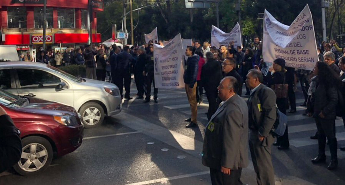 Bloquean Insurgentes Sur en ambos sentidos