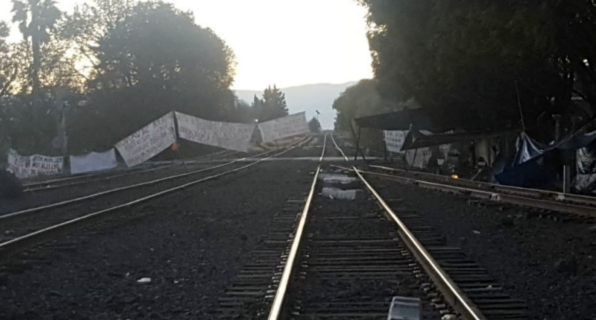 Pese a pagos, CNTE no liberará vías de tren en Michoacán