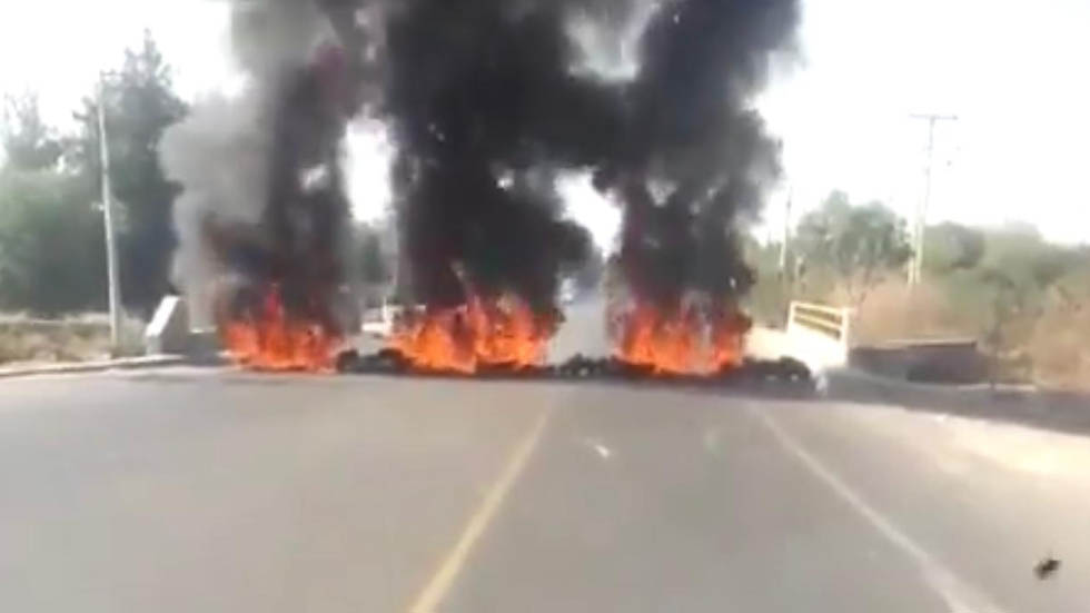 Bloquean con vehículos incendiados carreteras de Guanajuato - bloqueos-guanajuato-delincuentes-3