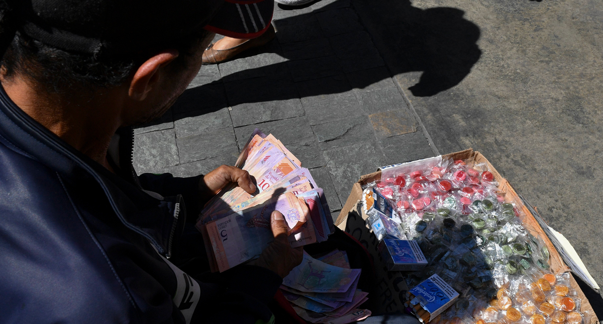 Maduro aumenta 300 por ciento el salario mínimo en Venezuela