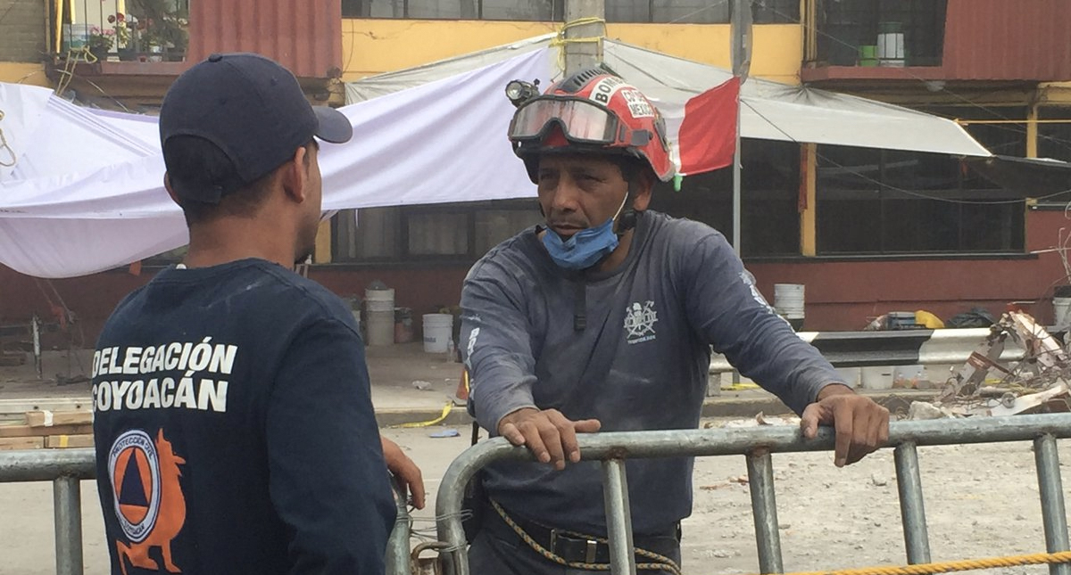 Destituyen a bombero que devolvió dinero en multifamiliar durante el 19S - bomero-que-devolvio-dinero-en-el-sismo