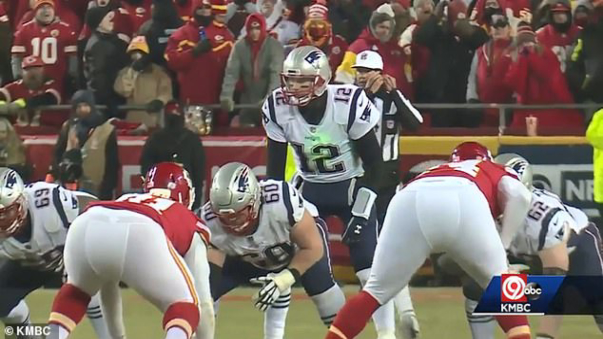 NFL investiga uso de láseres contra Tom Brady