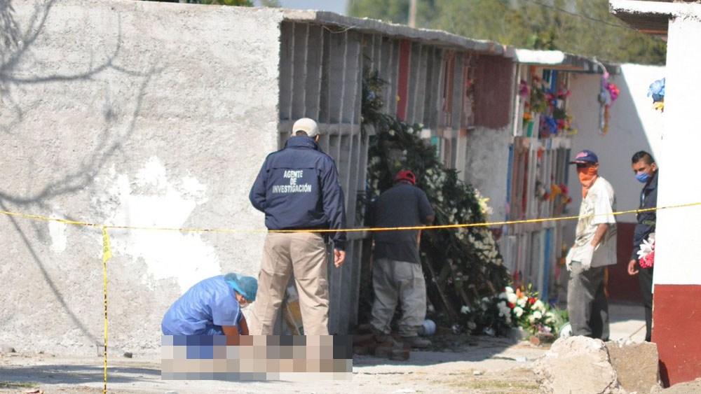 Profanan tumba de mujer en Guanajuato