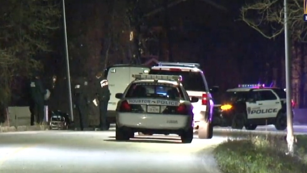 Ofrecen recompensa por conductor que atropelló a hombre en Houston