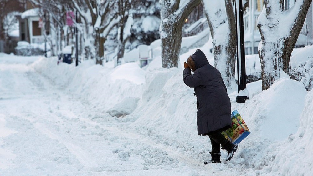 Suman doce muertes por el frío extremo en Estados Unidos - calles-congeladas-en-buffalo-nueva-york