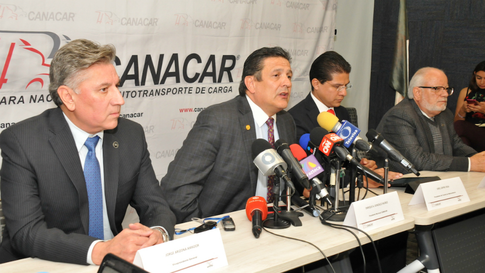 Canacar ofrece pipas para agilizar distribución de combustible