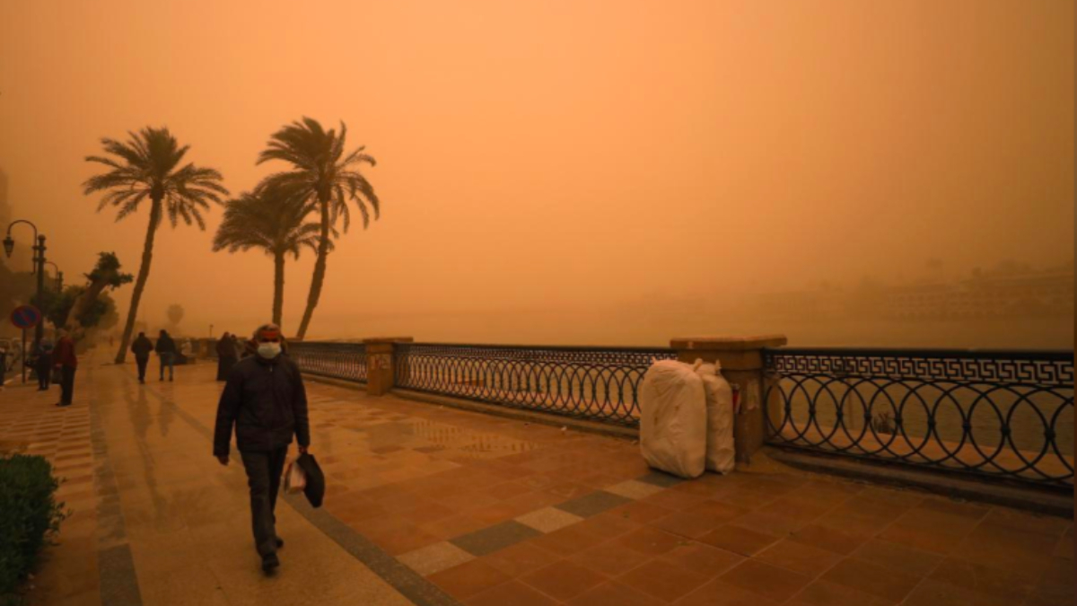 Tormenta de arena afecta El Cairo