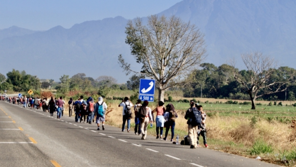 Caravana migrante sale de Tapachula hacia Huixtla