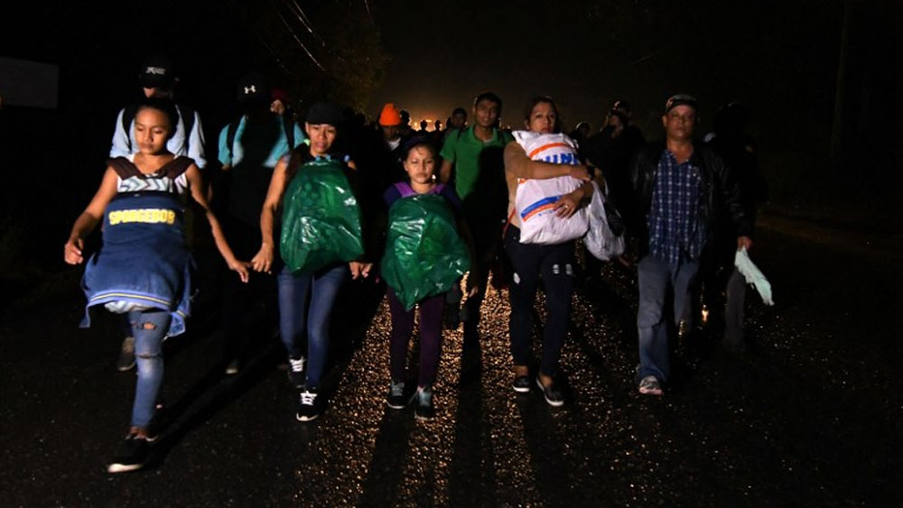Hondureños parten en nueva caravana migratoria hacia EE.UU.