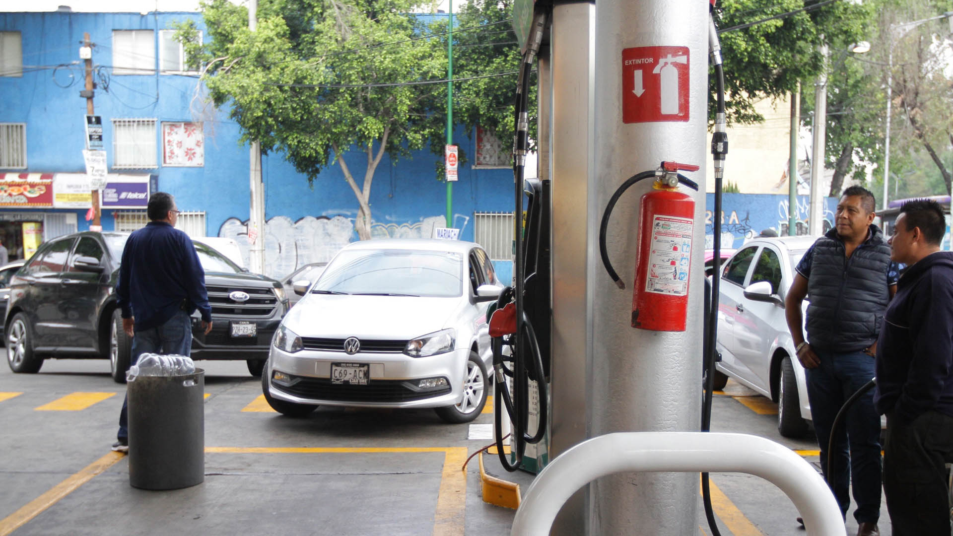 Disminuye tiempo de espera para cargar gasolina en la CDMX - cargar-gasolina-1