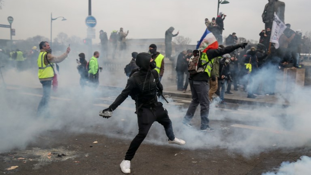 Chalecos amarillos protestan en París y otras ciudades de Francia