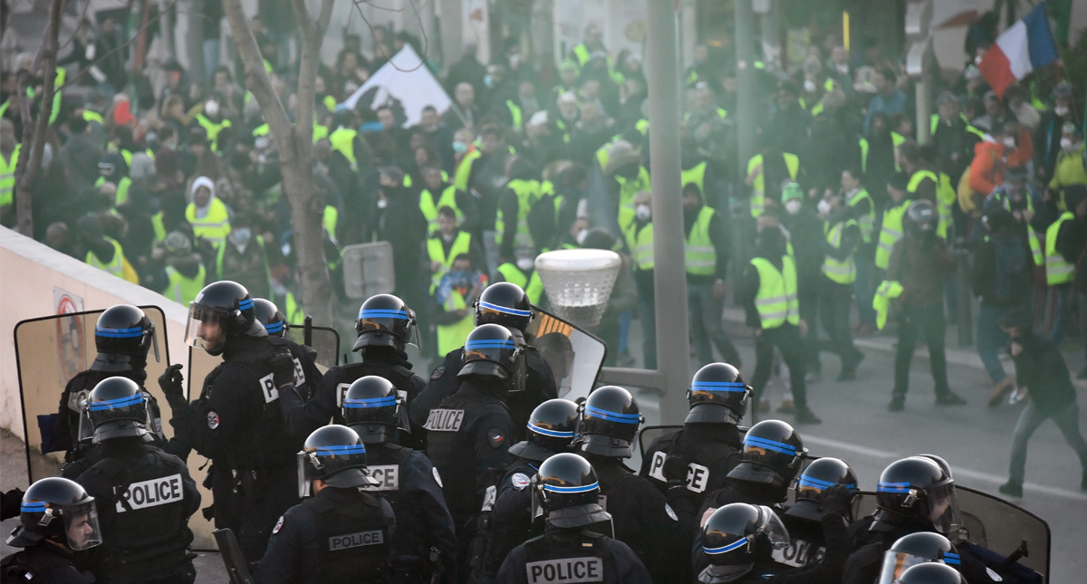 Se manifiestan 27 mil “chalecos amarillos” este sábado en Francia