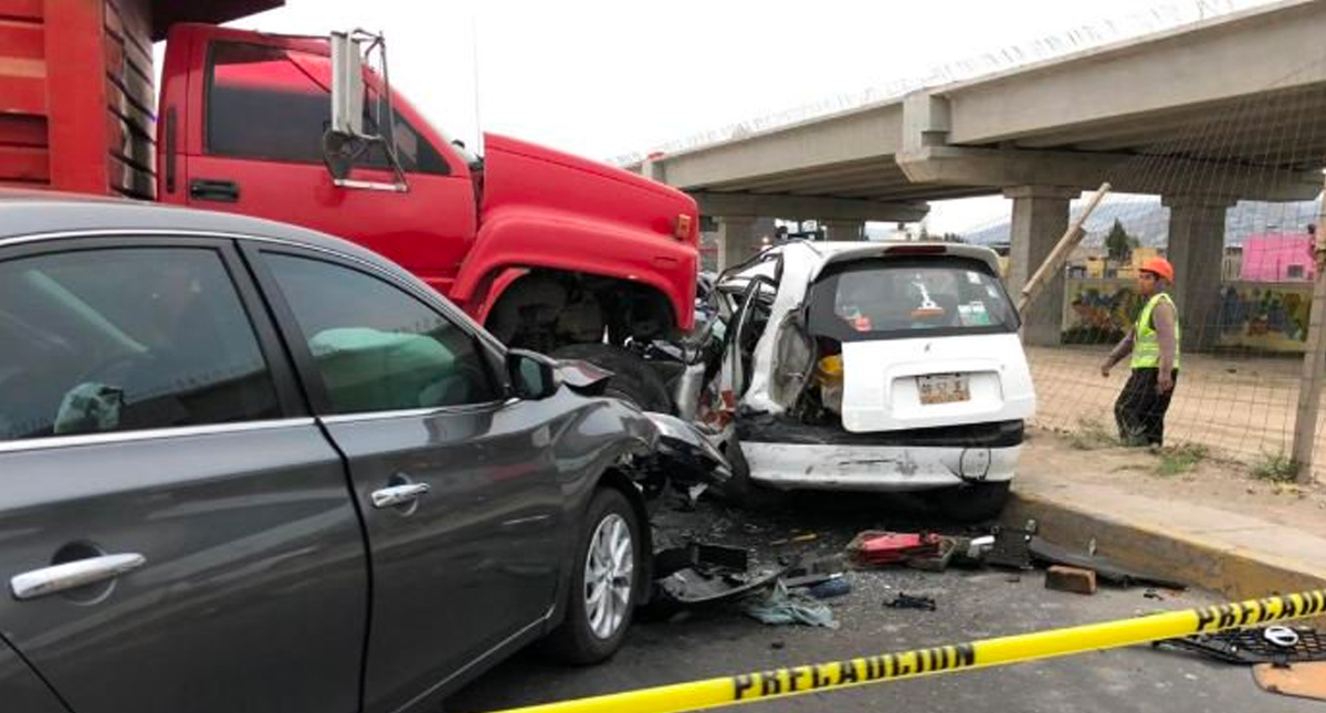 Torton provoca carambola en Ecatepec con saldo de una persona muerta