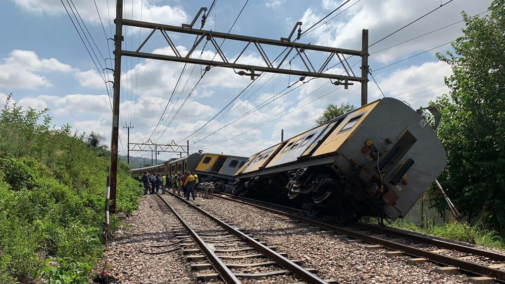 Choque de trenes deja cuatro muertos y más de 200 heridos en Sudáfrica