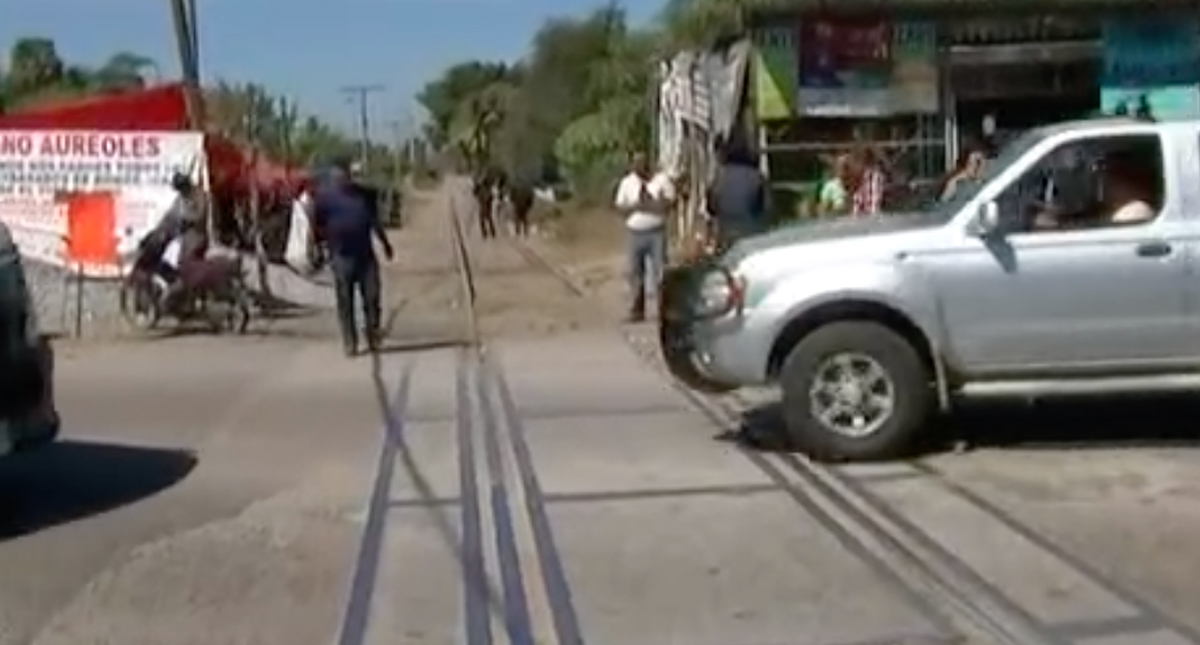 CNTE libera vías férreas en Michoacán para atender diálogo en la CDMX