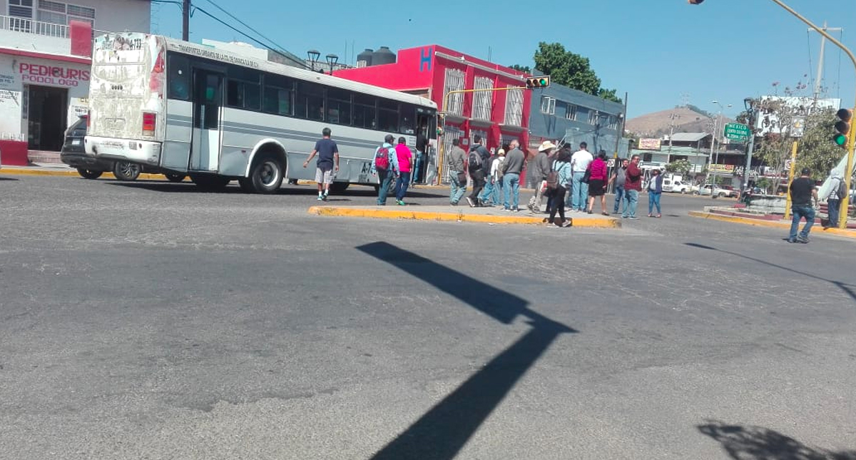 CNTE en Oaxaca continúa con afectaciones en vías de comunicación
