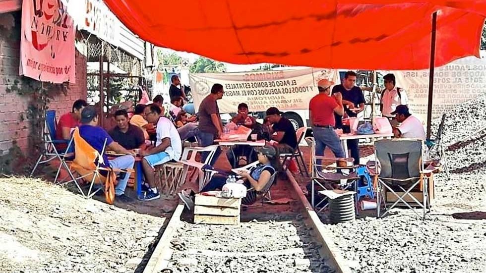 Gobierno da mil millones de pesos para resolver conflicto de la CNTE Gobierno da mil millones de pesos para resolver conflicto de la CNTE