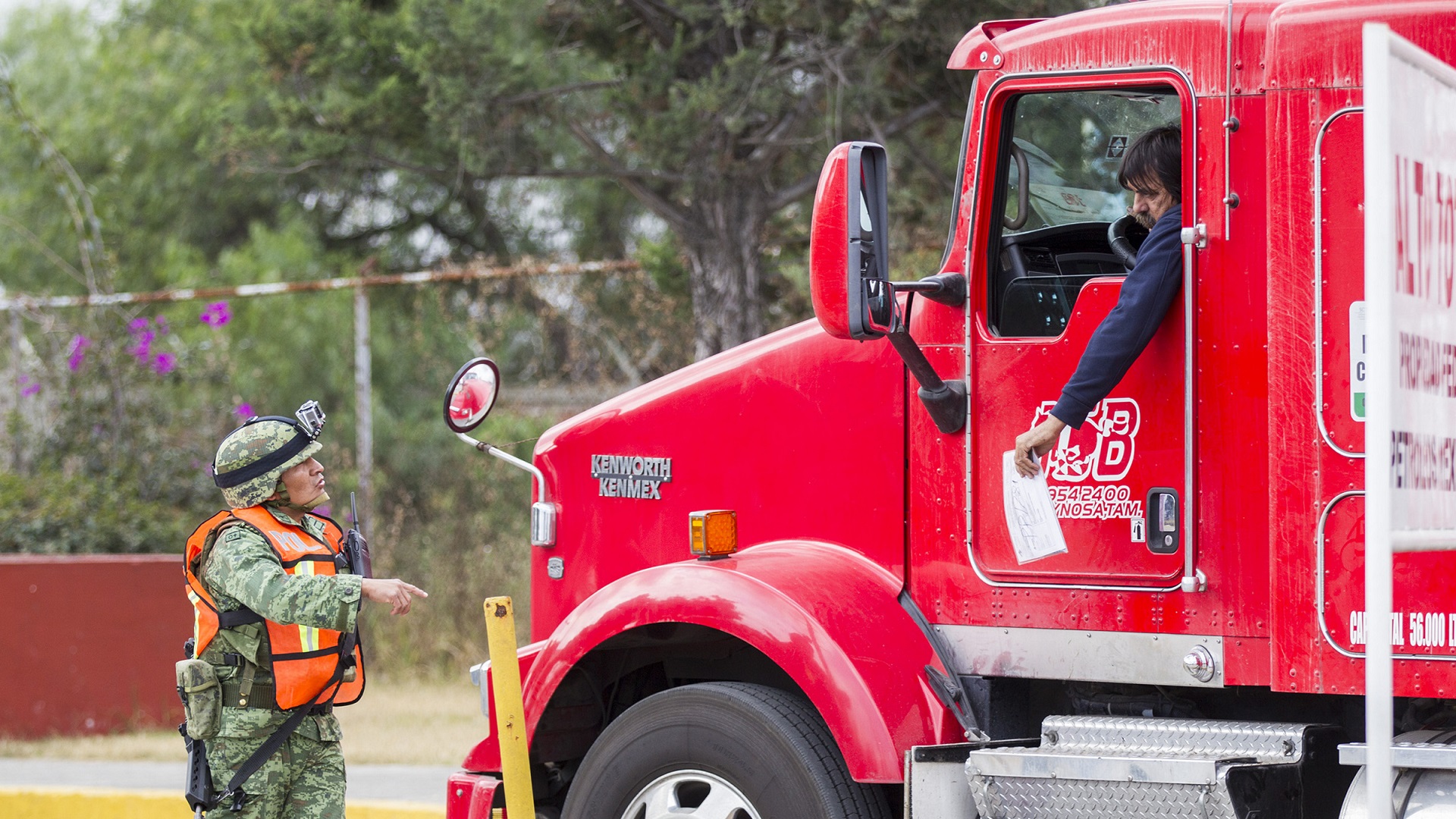 Hay 120 hombres listos para ser contratados como operadores de pipas Hay 120 hombres listos para ser contratados como operadores de pipas