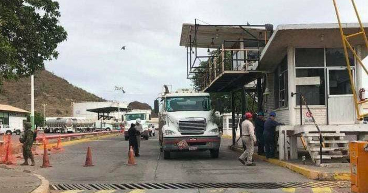 Ejército toma control de la seguridad en refinerías de Oaxaca y Sonora