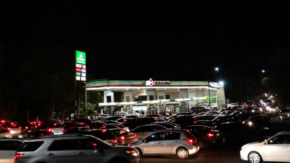 Se agudiza desabasto de combustible; hay compras de pánico en CDMX