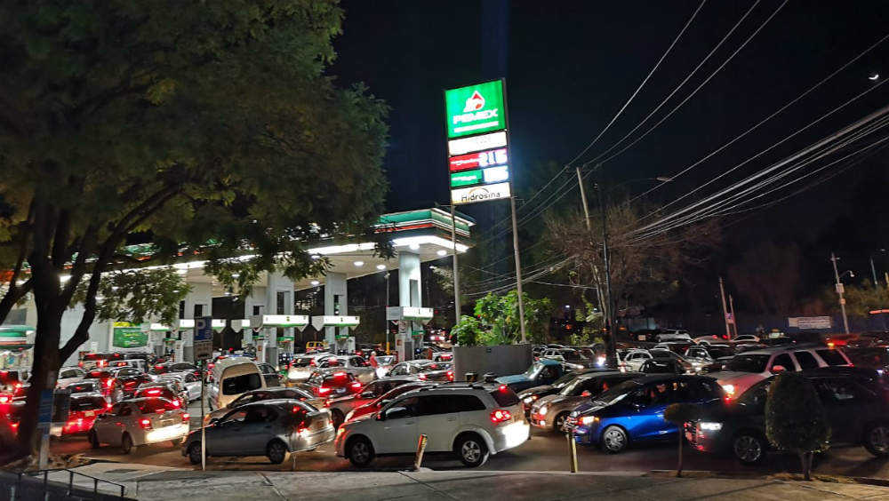 Se agudiza desabasto de combustible; hay compras de pánico en CDMX - desabasto-cdmx-gasolineras-3