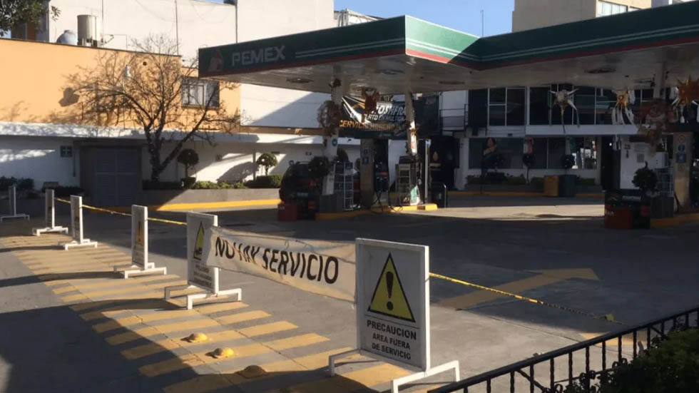 Ante el desabasto por compras de pánico, cierran algunas gasolineras de la CDMX