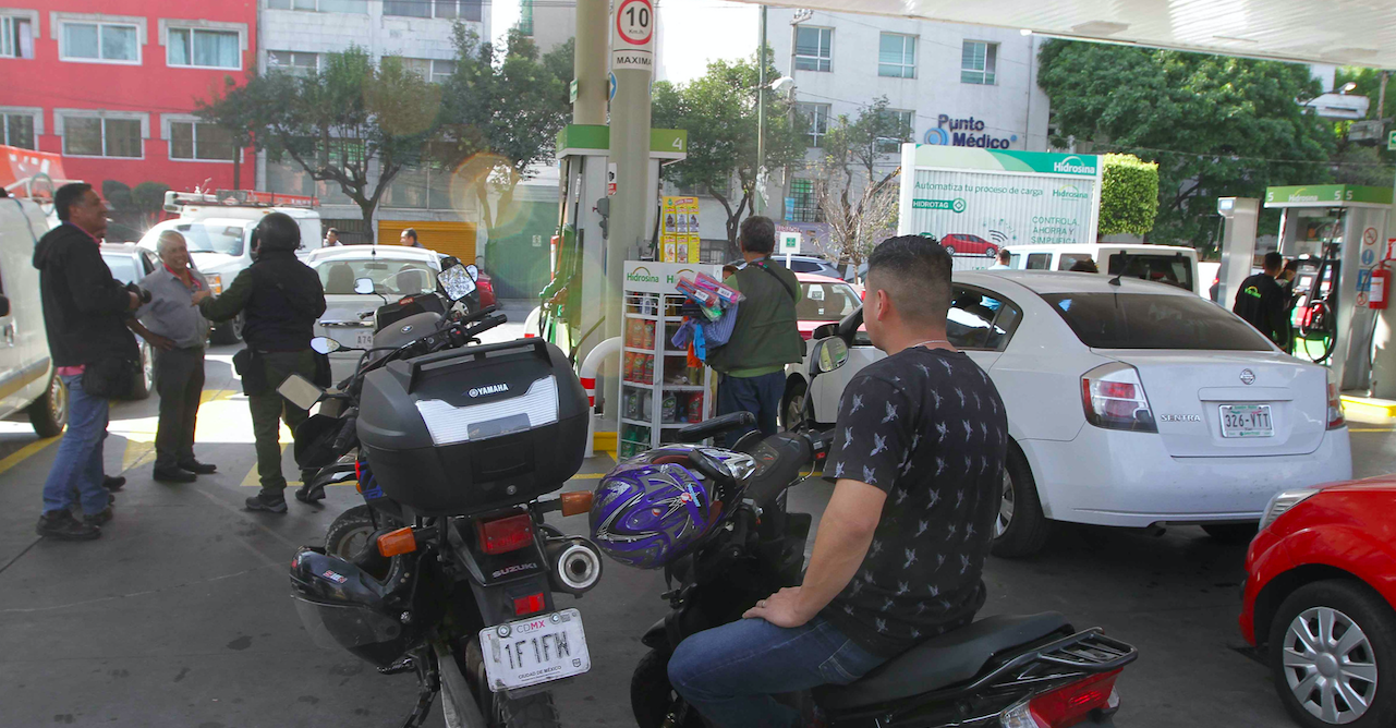 El 56.7 por ciento de los mexicanos apoya estrategia de combate al robo de combustible