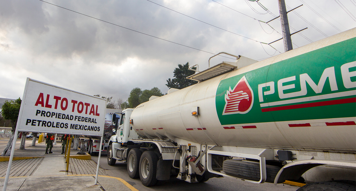 Detienen a extrabajador de Pemex ligado a robo de hidrocarburo