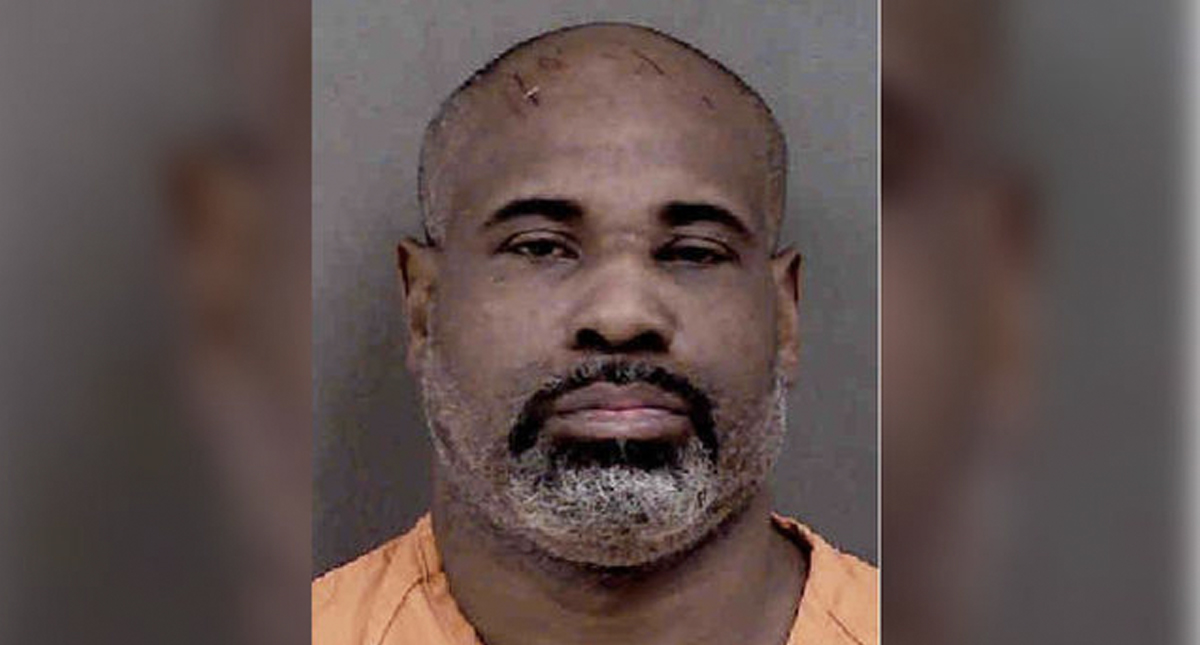 Hombre intenta a atacar a mujer pero es detenido por instructor de karate