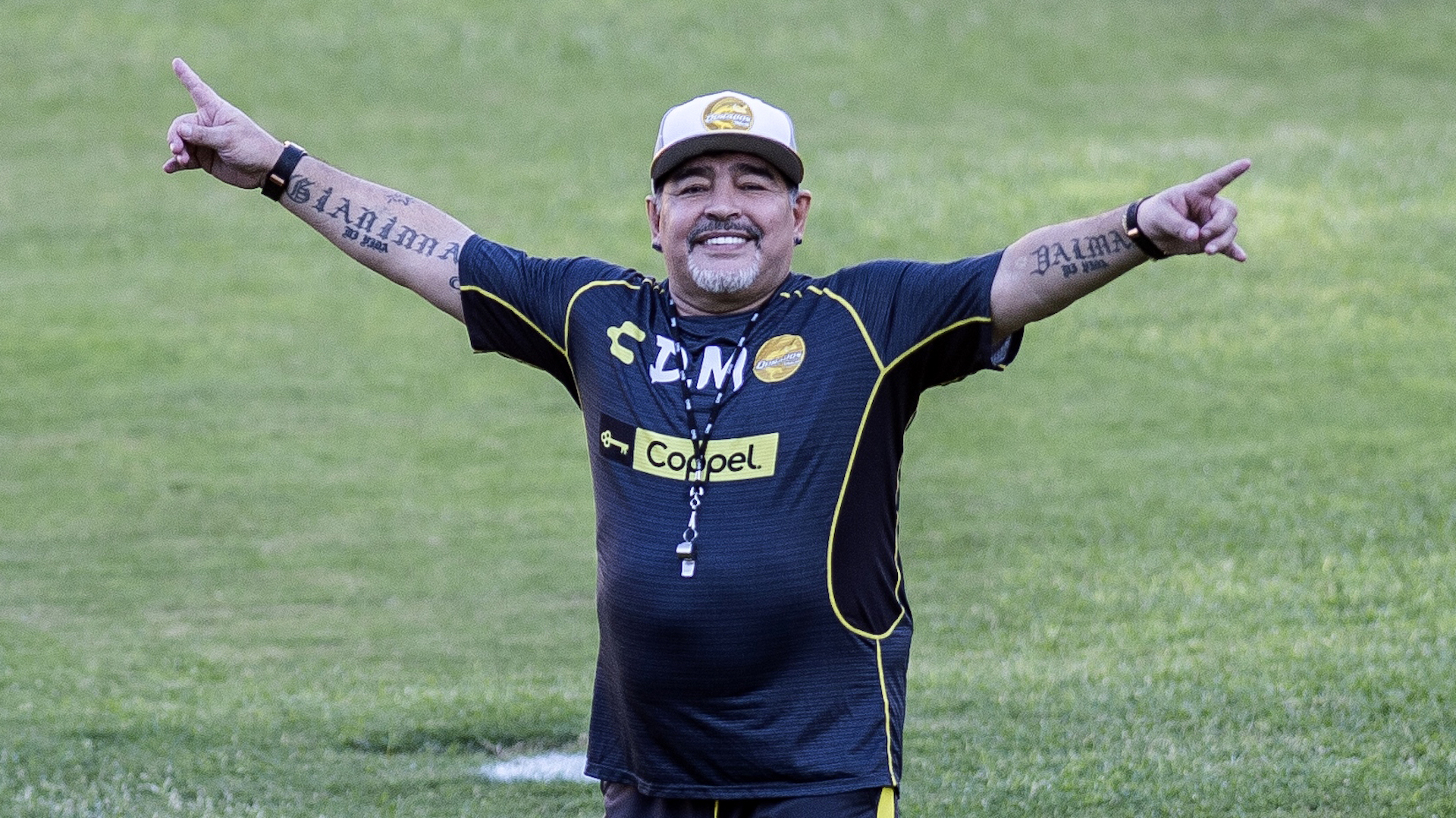 Maradona arremete contra Infantino por propuesta para Qatar 2022