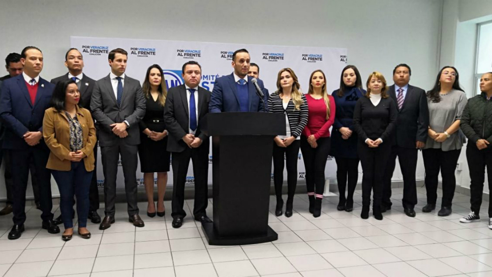 Denuncian a 4 funcionarios de Veracruz por tomar protesta sin haber nacido en la entidad