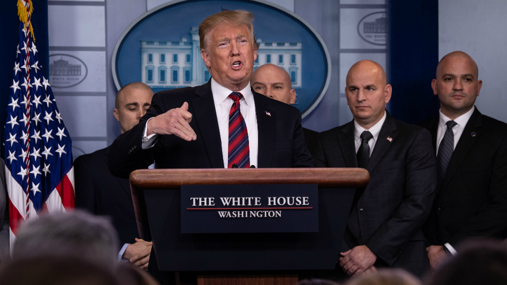 Trump felicita a Pelosi y llama a construir muro fronterizo