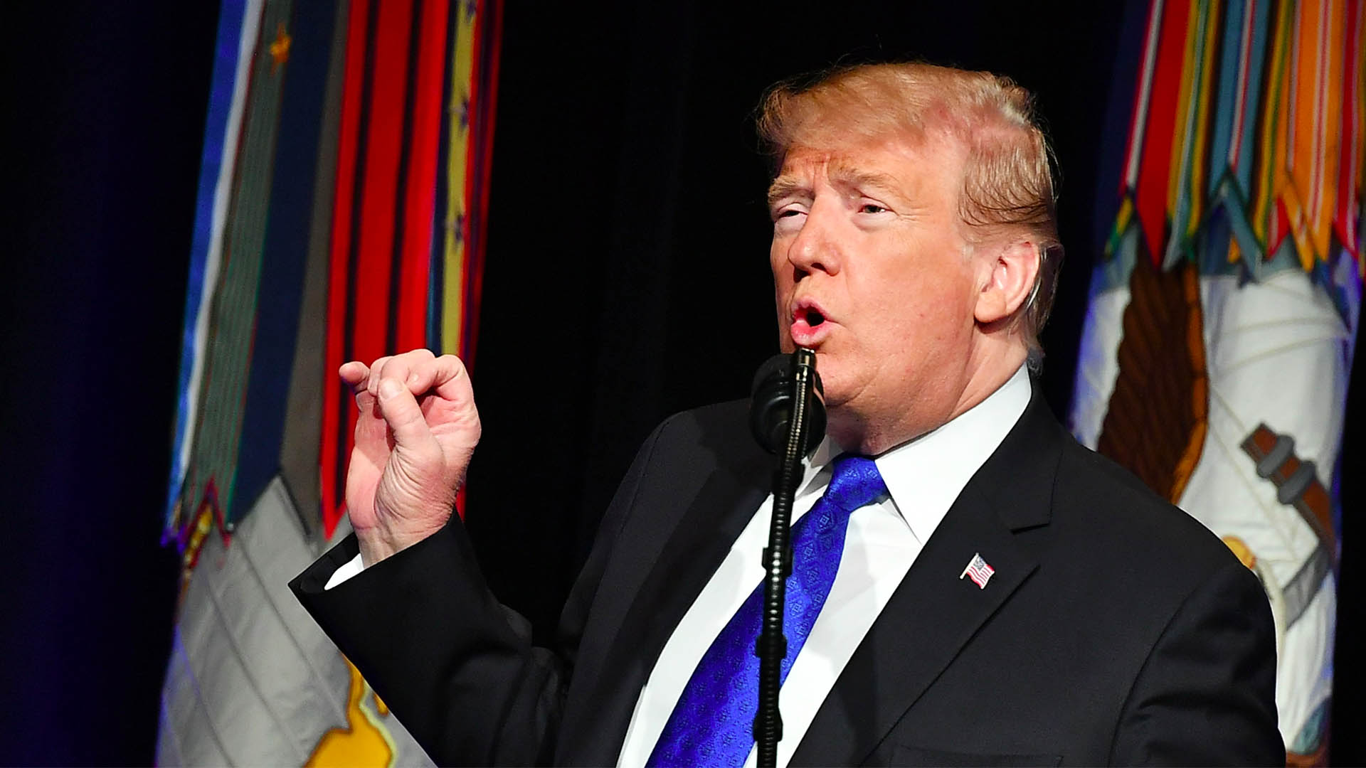 Por cierre de gobierno, Trump cancela viaje de delegación estadounidense a Davos