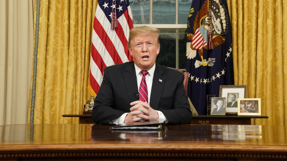 Muro es piedra angular de seguridad nacional: Trump