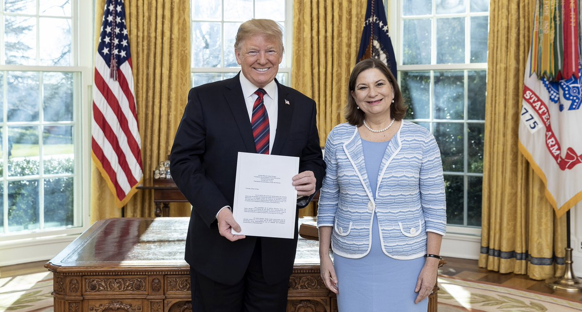 Martha Bárcena presenta Cartas Credenciales a Donald Trump en la Casa Blanca