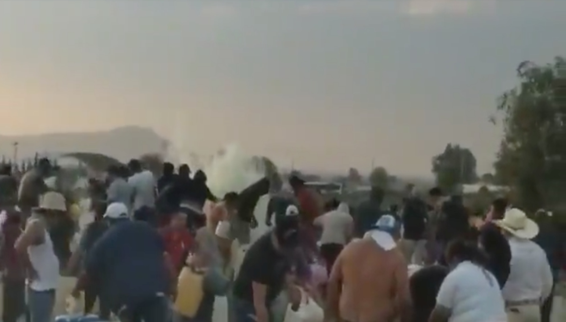 Pobladores jugaban y se mojaban con gasolina en Tlahuelilpan: reportera