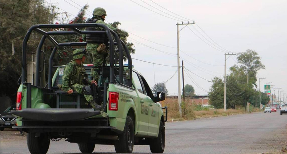Ejército revisa a trabajadores de la refinería Salamanca