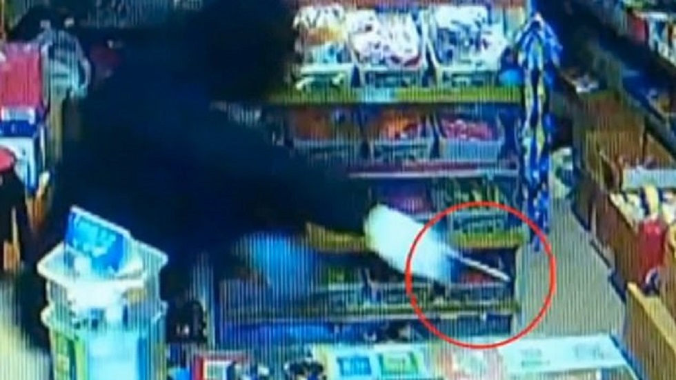 #Video Anciano frustra asalto a mano armada en China - el-delincuente-portaba-un-cuchillo