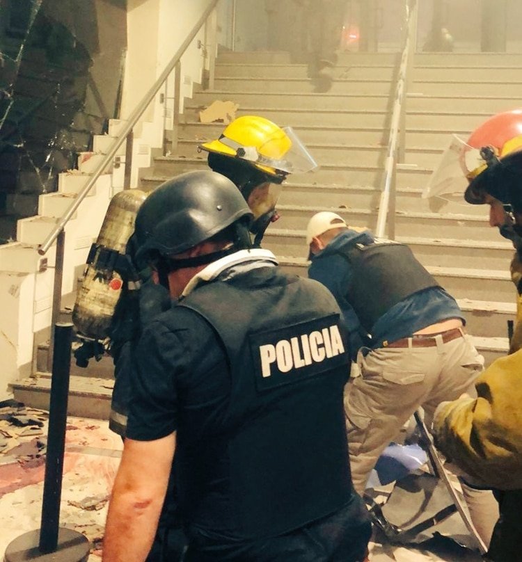 Muere delincuente tras explotar cajero automático en Uruguay - explosion-cajero-uruguay1