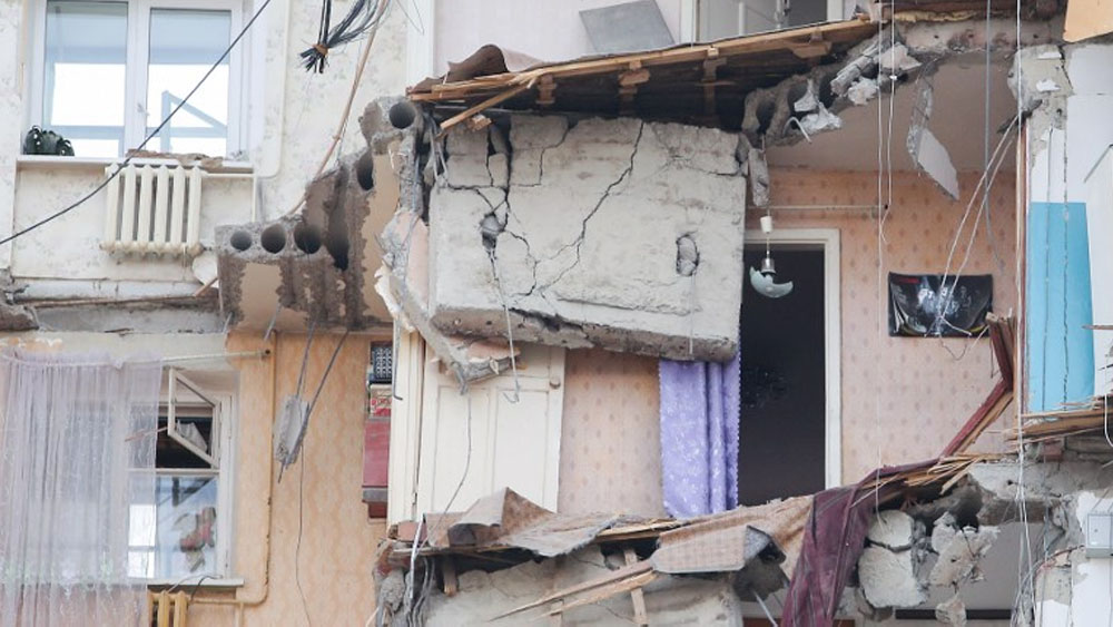 Suman 22 muertos tras explosión en edificio de Rusia