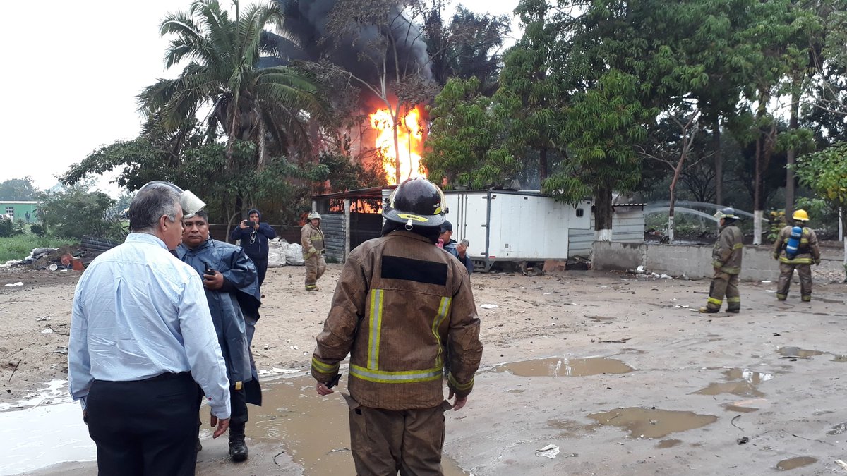 Explosión por almacenamiento ilegal de combustible en Tabasco - explosion-toma-clandestino-tabasco1