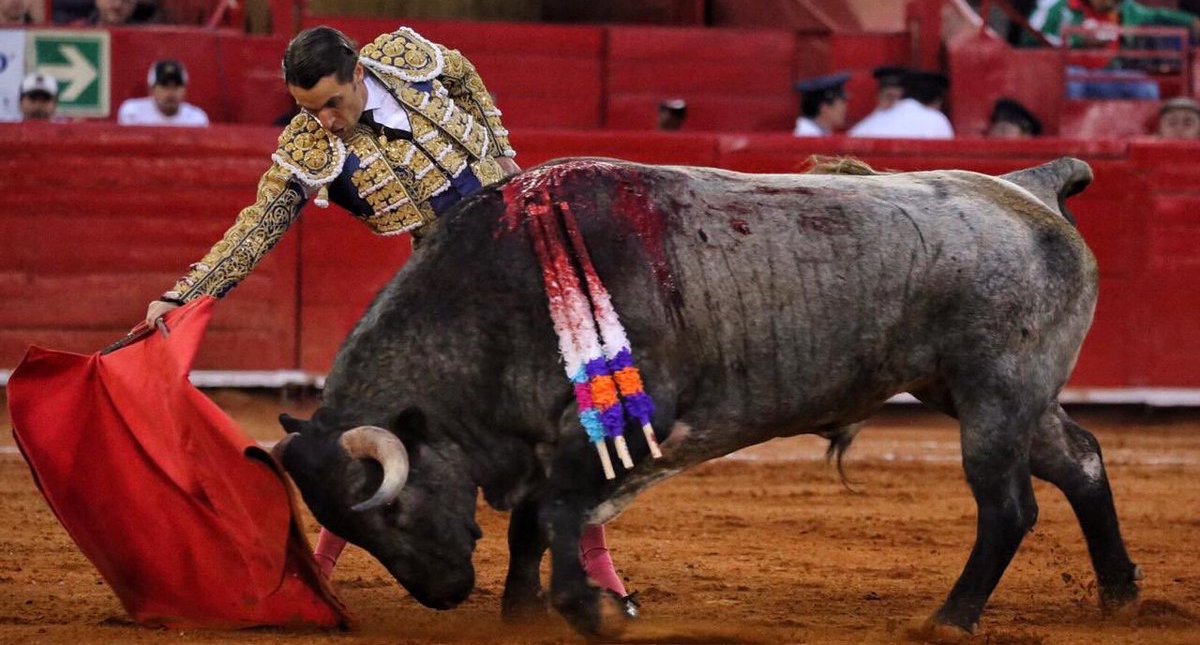 #Video Fabián Barba sufre doble cornada en la Plaza México