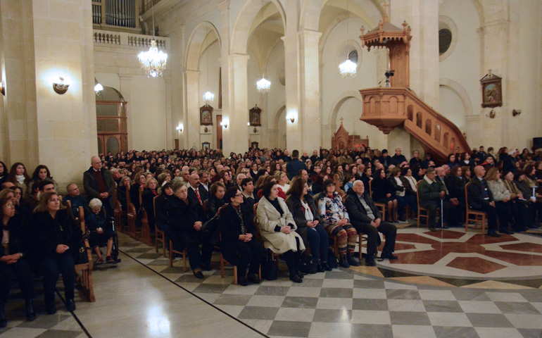 La Iglesia reconstruye Siria con matrimonios - familias-siria-frailes