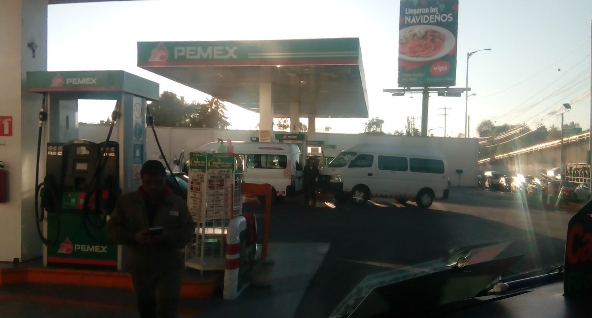 AMLO insiste: sí hay gasolina, el problema la distribución AMLO insiste: sí hay gasolina, el problema la distribución